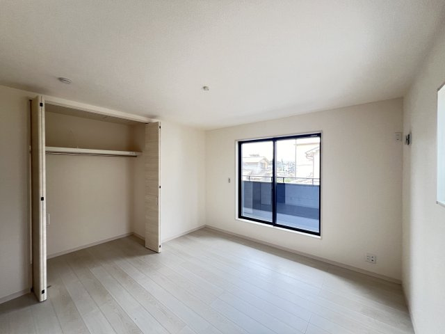 香芝市下田西３期の寝室|洋室8帖　クローゼット付き