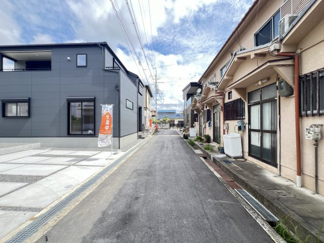 香芝市下田西３期の前面道路含む現地写真
