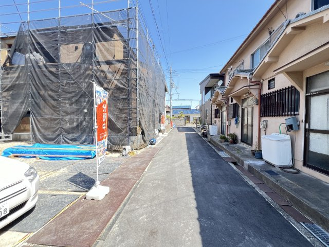 香芝市下田西３期の前面道路含む現地写真