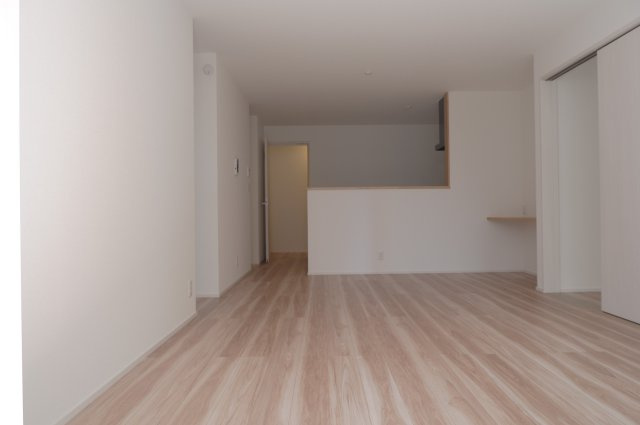 ＣＯＭＦＯＲＴ　ＦＯＲＥＳＴ．翠の居間・リビング