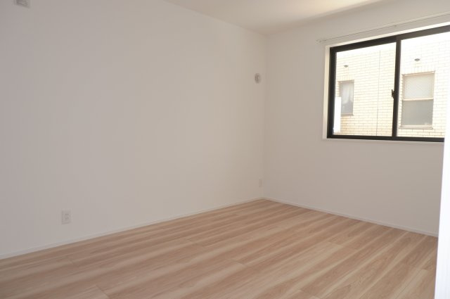 ＣＯＭＦＯＲＴ　ＦＯＲＥＳＴ．翠の洋室