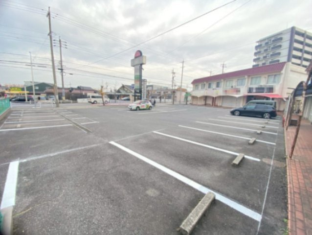 サンシャイン一本木の駐車場