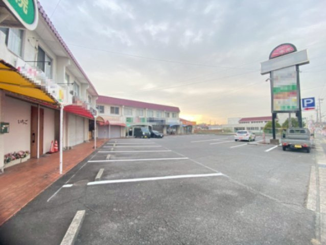 サンシャイン一本木の駐車場