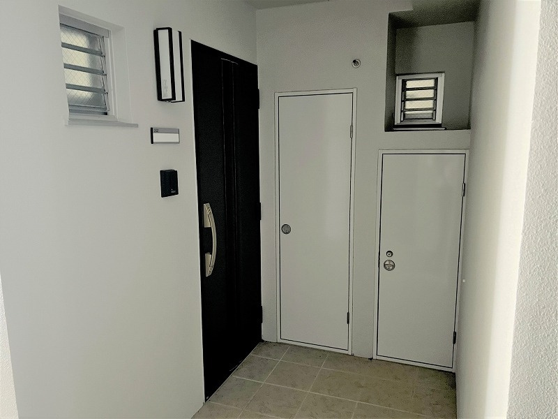 プレミアムコート与儀第二の玄関|プレミアムコート与儀第二｜アイランドリゾート沖縄