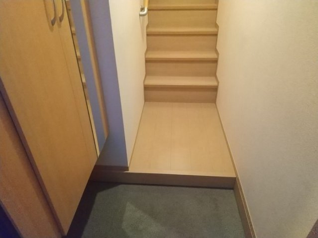 イークリスタルの玄関