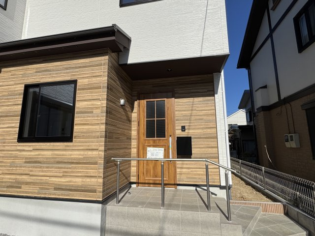流山市名都借新築戸建【東小学校：10分】のエントランス|エントランス・玄関ポーチ