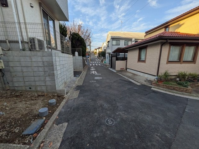 【前面道路含む現地写真】