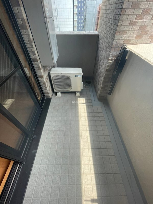 リーガル靭公園南のバルコニー|外からの目が気にならないバルコニーで洗濯物が干せます