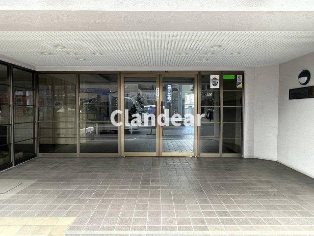 モアステージ綾瀬のエントランス|ドキドキの新生活も、安心してスタート。ぴったりの住まいを見つけませんか？クランディアが一緒に住まい選びをサポートします‼　まずは、お気軽にお問合せください　＃クランディア