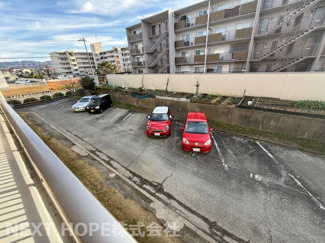 【展望】 | バルコニーからの眺望です♪隣地は駐車場です！