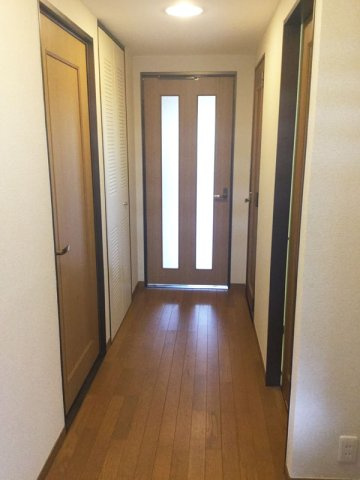 コーシャハイツ中野の玄関