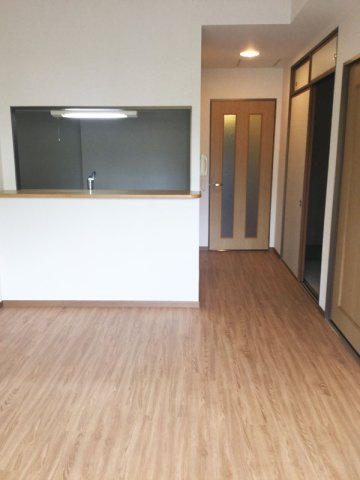 コーシャハイツ中野の居間・リビング