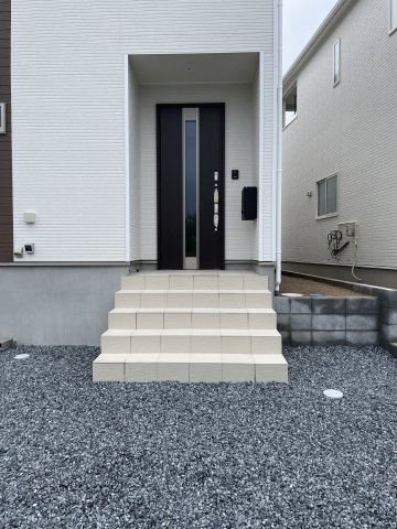 新築戸建・新築建売　大泉町寄木戸第18　西小・西中の玄関