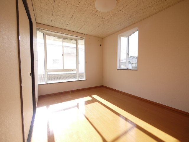 あすかヒルズの洋室|コンパクトで使いやすい洋室です