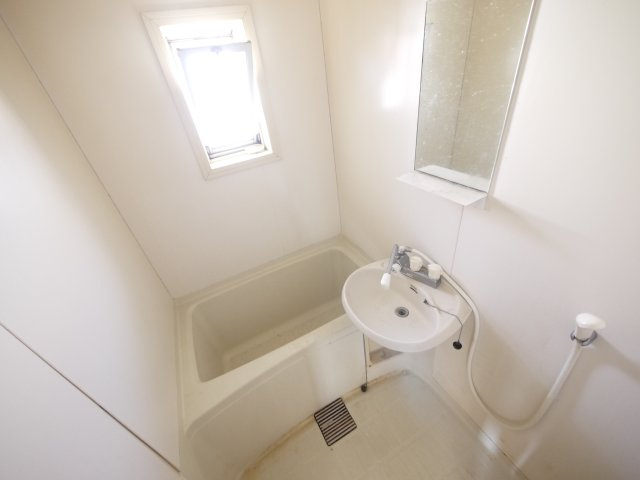 あすかヒルズの浴室|コンパクトで使いやすいお風呂です