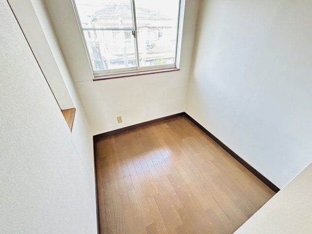瑞穂市 古橋（横屋駅） 2階建 の洋室|2階洋室内 書斎