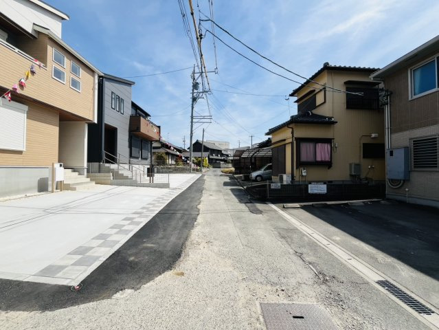 知多市新知斉宮畑47番『仲介手数料無料』新築戸建ての前面道路含む現地写真