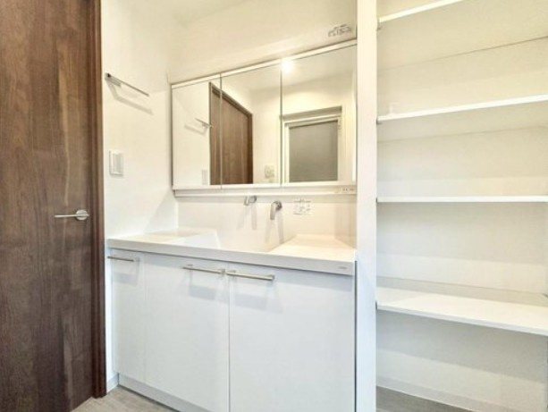 【独立洗面台】 | 成増第３シャトレ | ご家族の1日が始まり、1日の終わりを締めくくる洗面空間。