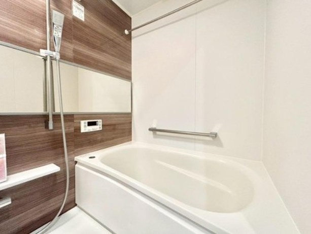 【浴室】 | 成増第３シャトレ | 一日の疲れを癒すバスルームは、心地よいリラックスを叶える清潔感溢れる美しい空間です。