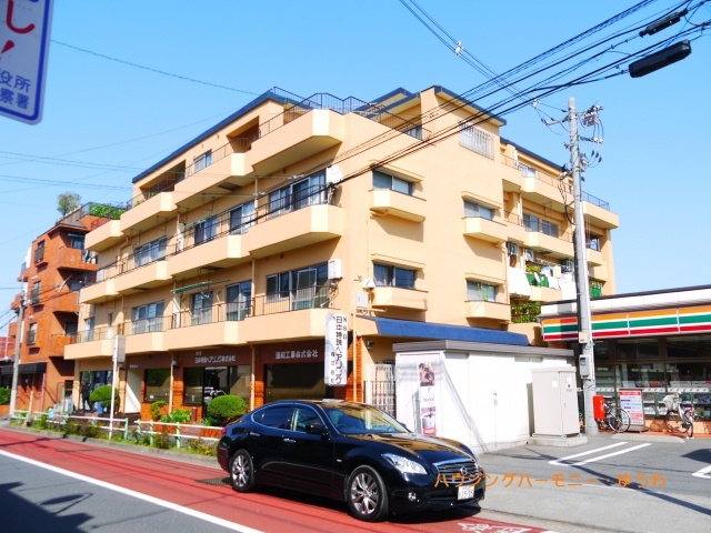 【外観】 | 成増第３シャトレ | 穏やかな風と陽光を導き、プライバシーに配慮された設計プランを採用し、居住性を一段と心地よいものにしています。