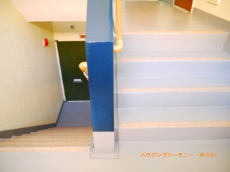【その他共用部分】 | エレベーターが無いので、上階へは階段利用となります。