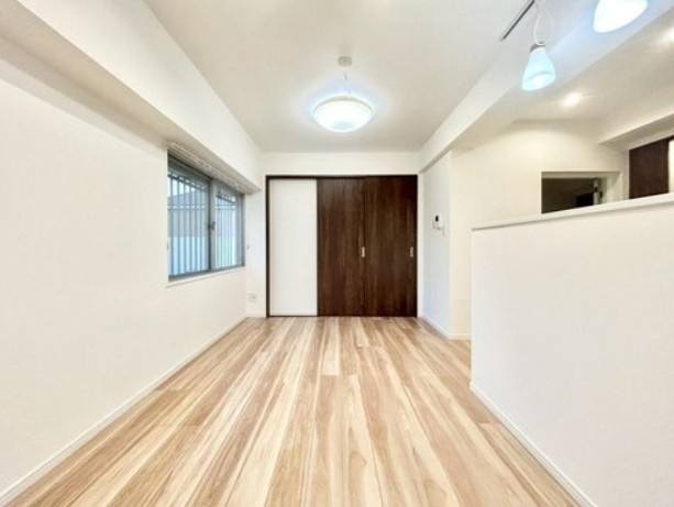 【居間・リビング】 | 成増第３シャトレ | 光と風があふれる開放的なリビングダイニングには自然と家族みんなが集まってきます。