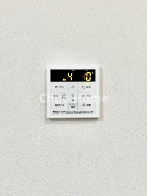 【発電・温水設備】 | 葛飾区水元1丁目新築分譲住宅 | 【給湯リモコン】外での一日を忘れさせてくれるオートバス機能でお好みの湯量・温度に調整された浴槽。
