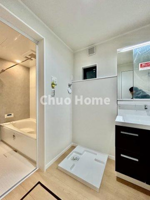 【ランドリースペース】 | 葛飾区水元1丁目新築分譲住宅 | 【ランドリースペース】担当者がスケールを持ち歩いておりますので、ご見学時には現在お使いの洗濯機などがきちんと収まるかなどもチェックして下さい。見学前に測っておくと非常に便利だと思います。