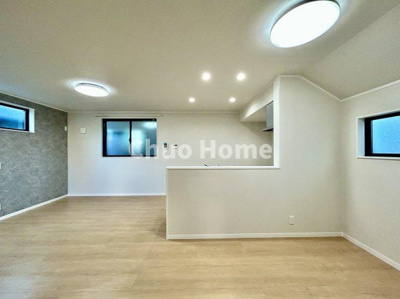 【居間・リビング】 | 葛飾区水元1丁目新築分譲住宅 | 【居間・リビング】「ＬＤＫは家族団らんをデザイン」広いＬＤＫでは家族が集まり一緒の時間を過ごせる工夫がされております。何気ない一日の当たり前のひとコマがいつか一生の宝物になります