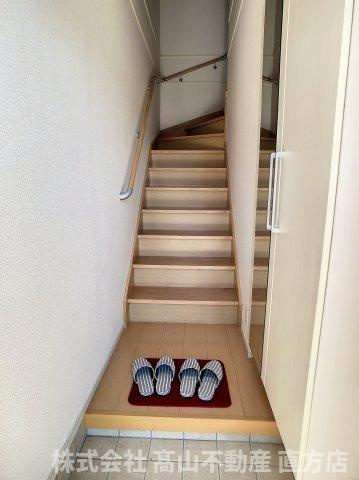 メゾンドリシュＡの玄関