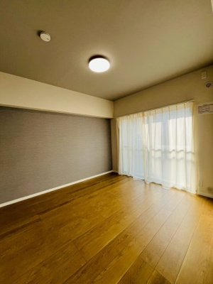 【洋室】 | 今福スカイハイツ | LDKと同じくバルコニーに面した洋室です。