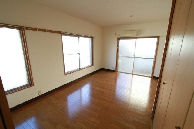 コーポエフ　駅近　角部屋　二人入居相談の居間・リビング