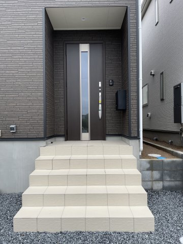 新築戸建・新築建売　大泉町寄木戸第18　西小・西中の玄関