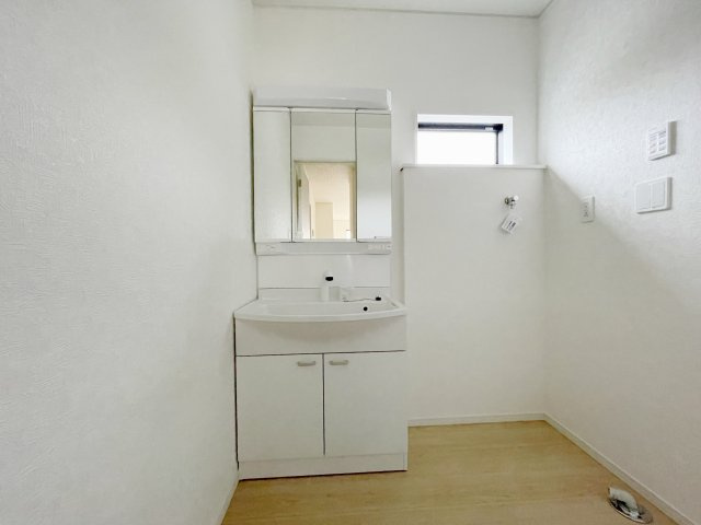新築戸建・新築建売　大泉町寄木戸第18　西小・西中の独立洗面台