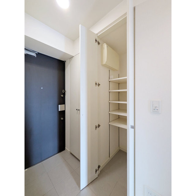 文京区千駄木３丁目の賃貸マンションの収納