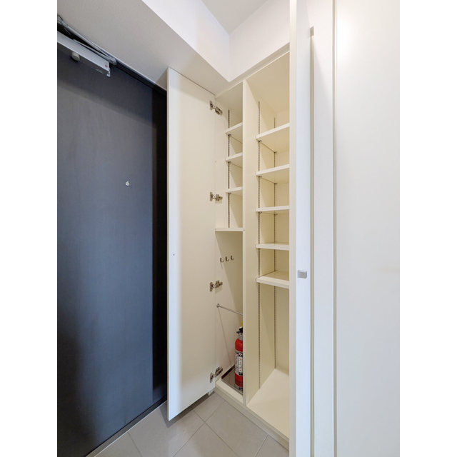 文京区千駄木３丁目の賃貸マンションの玄関|靴箱