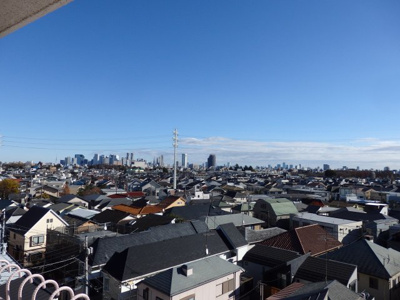 【展望】 | ハイネス阿佐ヶ谷 | バルコニーより新宿副都心の高層ビル群を遠望できます（天候による）
