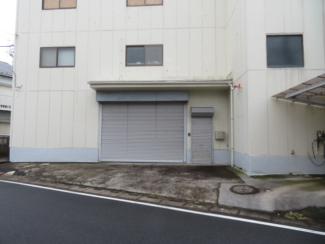三郷市早稲田２丁目の倉庫