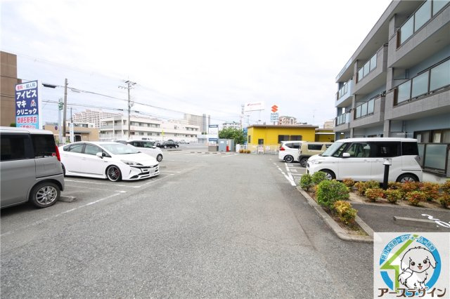 ロワイヤル大久保Ⅱの駐車場|※類似部屋