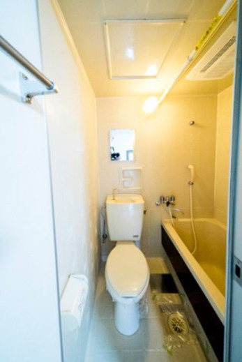 アーバンリゾート三軒茶屋8　敷金0　駅近　角部屋の浴室