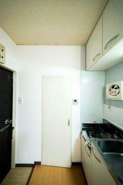 アーバンリゾート三軒茶屋8　敷金0　駅近　角部屋の玄関