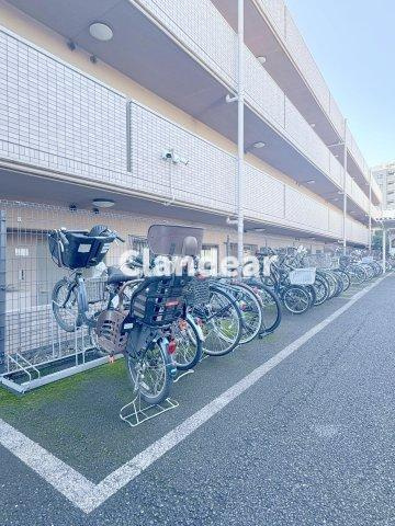 グランベル西新井の駐輪場|ドキドキの新生活も、安心してスタート。ぴったりの住まいを見つけませんか？クランディアが一緒に住まい選びをサポートします‼　まずは、お気軽にお問合せください　＃クランディア