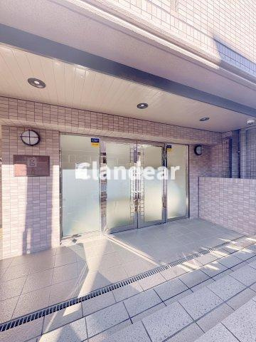 グランベル西新井のエントランス|ドキドキの新生活も、安心してスタート。ぴったりの住まいを見つけませんか？クランディアが一緒に住まい選びをサポートします‼　まずは、お気軽にお問合せください　＃クランディア