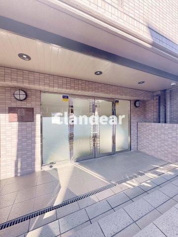 グランベル西新井のエントランス|ドキドキの新生活も、安心してスタート。ぴったりの住まいを見つけませんか？クランディアが一緒に住まい選びをサポートします‼　まずは、お気軽にお問合せください　＃クランディア