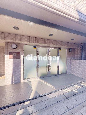 グランベル西新井のエントランス|ドキドキの新生活も、安心してスタート。ぴったりの住まいを見つけませんか？クランディアが一緒に住まい選びをサポートします‼　まずは、お気軽にお問合せください　＃クランディア