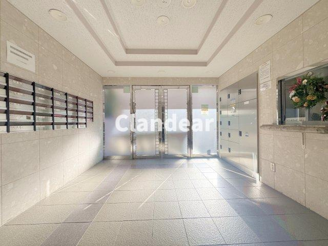 グランベル西新井のエントランス|ドキドキの新生活も、安心してスタート。ぴったりの住まいを見つけませんか？クランディアが一緒に住まい選びをサポートします‼　まずは、お気軽にお問合せください　＃クランディア