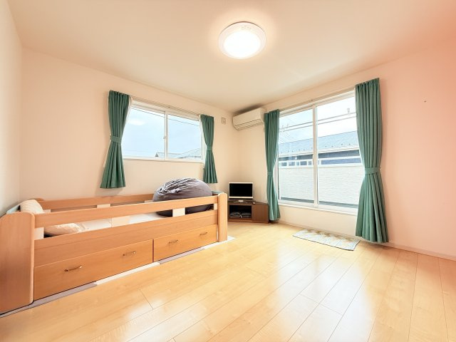 桜川市鍬田中古住宅の洋室