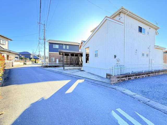 桜川市鍬田中古住宅の前面道路含む現地写真