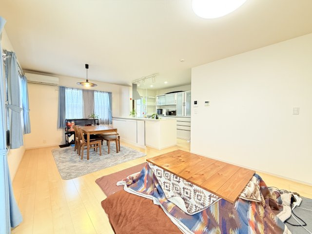 桜川市鍬田中古住宅の居間・リビング