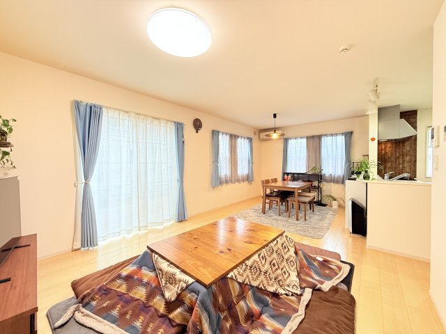 桜川市鍬田中古住宅の居間・リビング